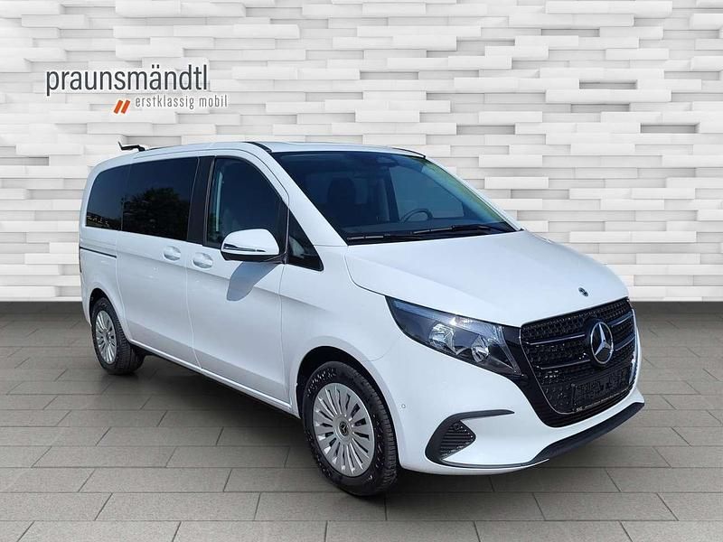 Gebraucht Mercedes V220 163 PS (119 kW) 2025 Weiß Van / Kleinbus
