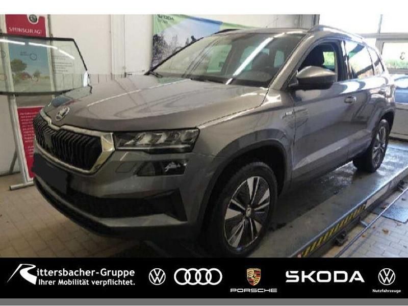 Graphitegrau metallic Gebraucht 2022 Skoda Karoq Tour SUV | 23.990 € (Superpreis) - Bild 1/2