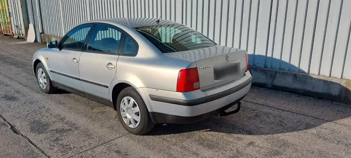 Gebraucht VW Passat 125 PS (91 kW) 1998 Silber Limousine