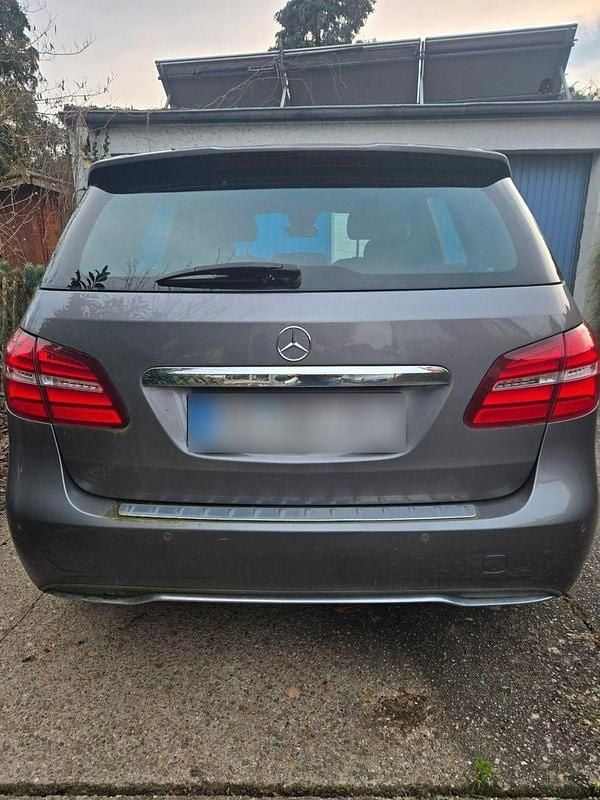 Gebraucht Mercedes B180 109 PS (80 kW) 2016 Grau Van / Kleinbus