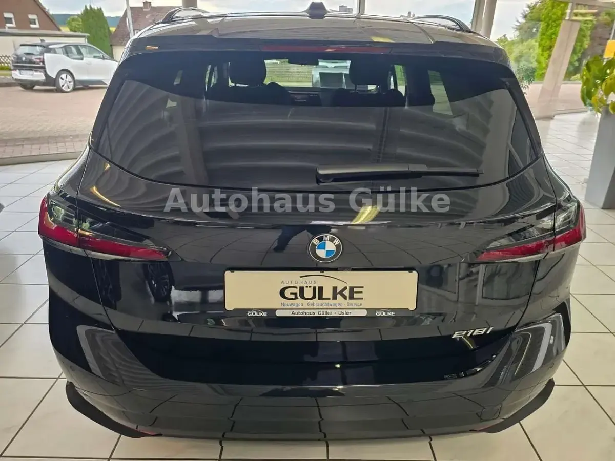 Gebraucht BMW 218 136 PS (100 kW) 2025 Black sapphire metallic Van / Kleinbus