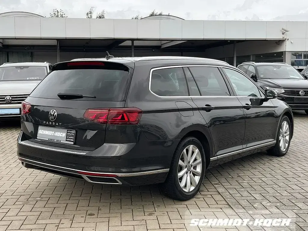 Gebraucht VW Passat Elegance 150 PS (110 kW) 2022 Mangangrau (grau) Kombi