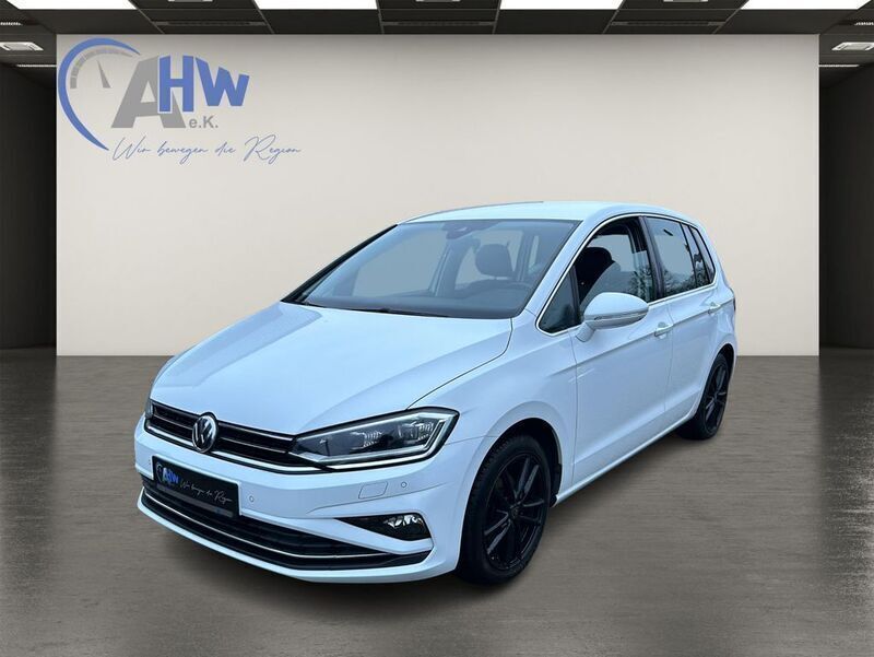 Weiß Gebraucht 2018 VW Golf Sportsvan Highline Van / Kleinbus | 15.970 € (Fairer Preis) - Bild 1/4