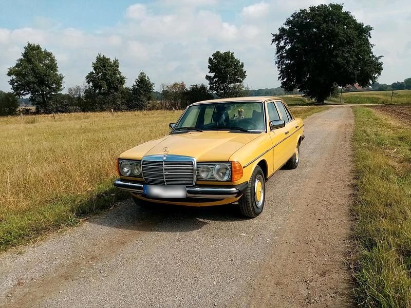 Gebraucht Mercedes 200 60 PS (44 kW) 1978 Gelb Limousine