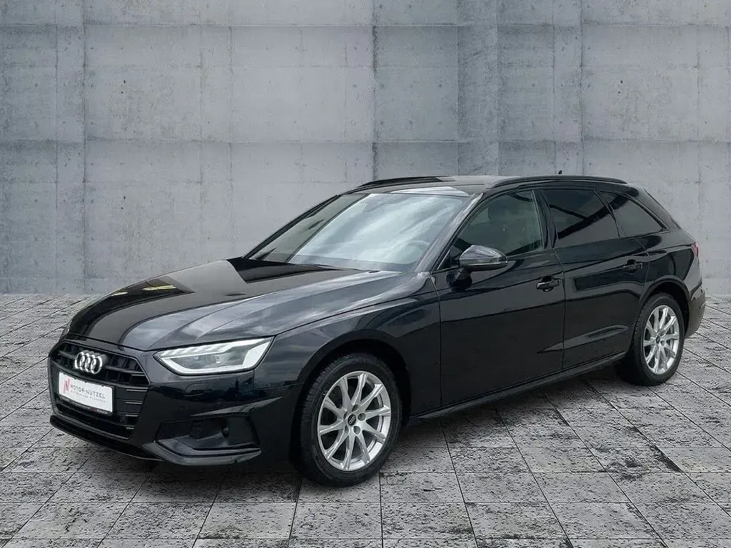 Gebraucht Audi A4 Advanced Plus 163 PS (119 kW) 2021 Mythosschwarz metallic Kombi
