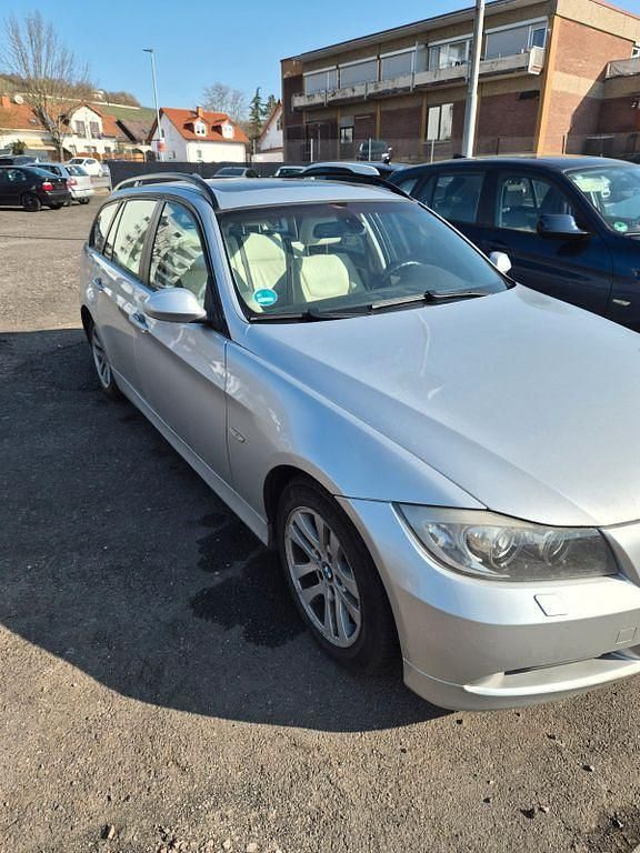 Gebraucht BMW 320 163 PS (119 kW) 2007 Silber Kombi