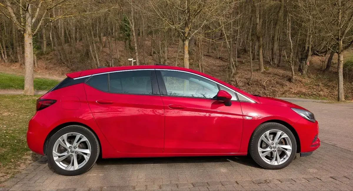 Gebraucht Opel Astra Dynamic 110 PS (80 kW) 2016 Rot Limousine
