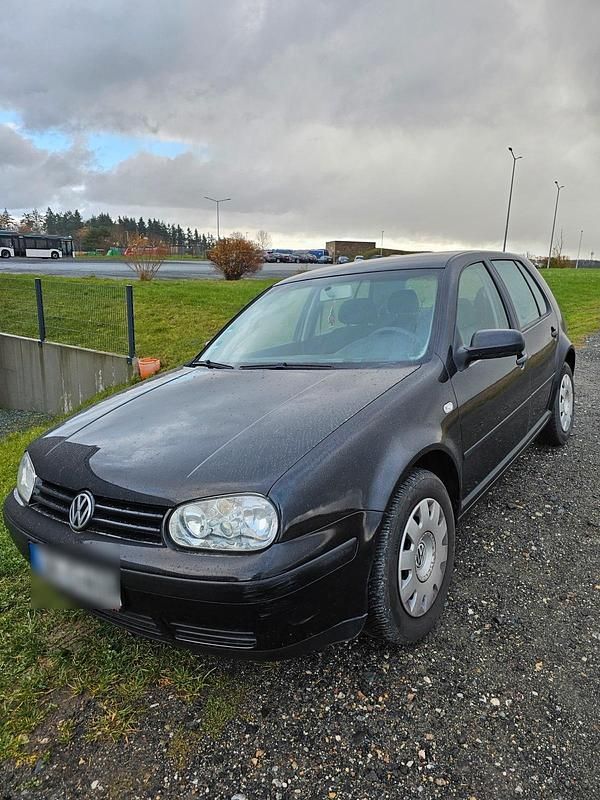 Schwarz Gebraucht 2003 VW Golf IV Kleinwagen | 1.440 € (Fairer Preis) - Bild 1/4