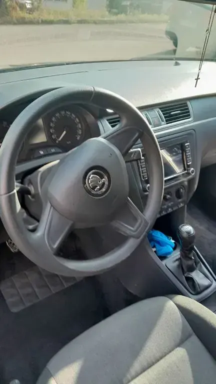 Gebraucht Skoda Rapid Active 90 PS (66 kW) 2014 Schwarz Kleinwagen