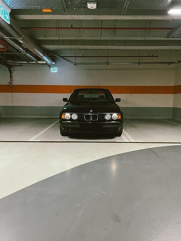 Schwarz Gebraucht 1991 BMW 518 Limousine | 11.950 € - Bild 1/4