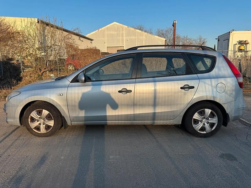 Gebraucht Hyundai i30 109 PS (80 kW) 2009 Grau Kombi