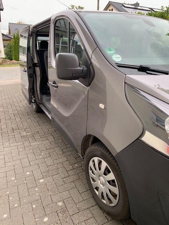 Grau Gebraucht 2016 Opel Vivaro Van | 10.750 € (Guter Preis) - Bild 1/4