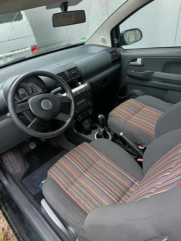 Second-hand VW Fox 54 CP (39 kW) 2005 Negru Hatchback
