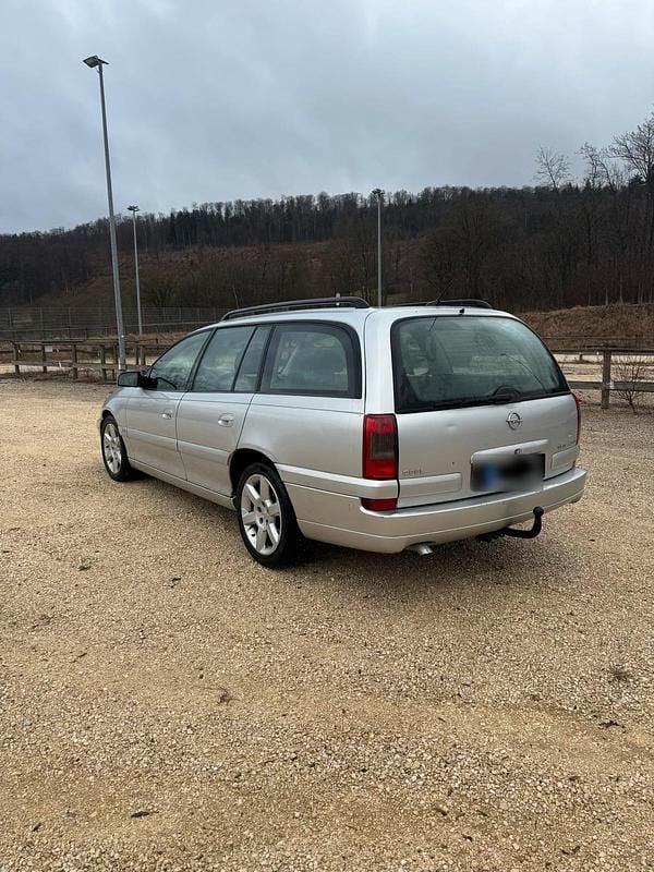 Gebraucht Opel Omega 150 PS (110 kW) 2001 Silber Kombi