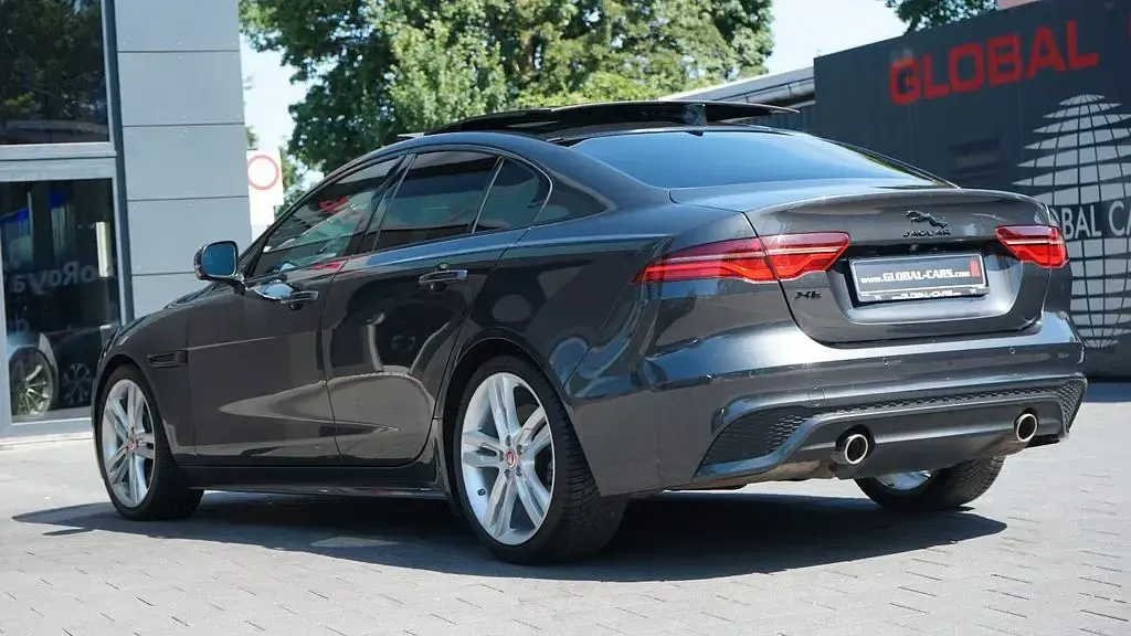 Gebraucht Jaguar XE R-Dynamic 250 PS (183 kW) 2022 Grau Limousine