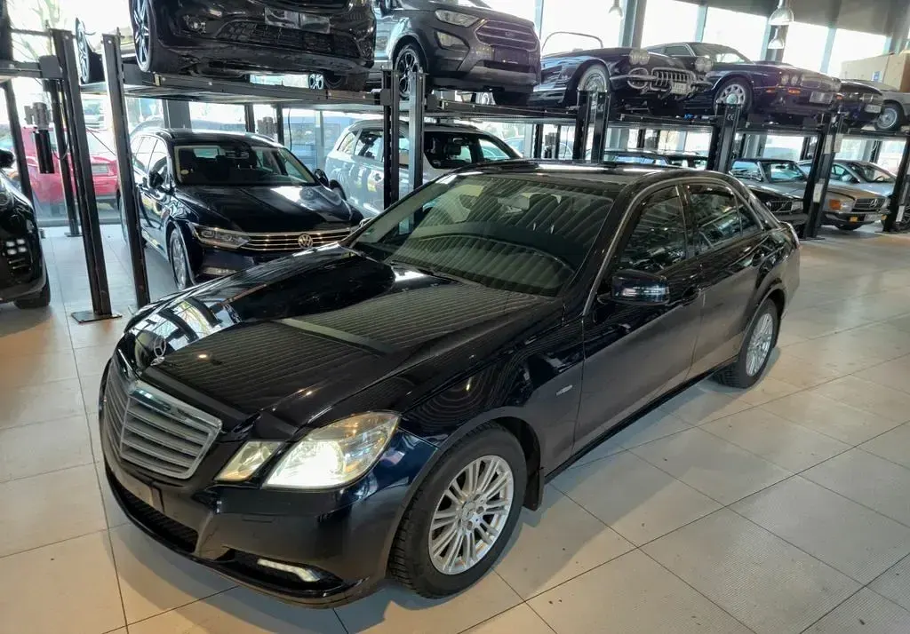 Usado Mercedes E220 Elegance 170 CV (125 kW) 2010 Azul Berlina