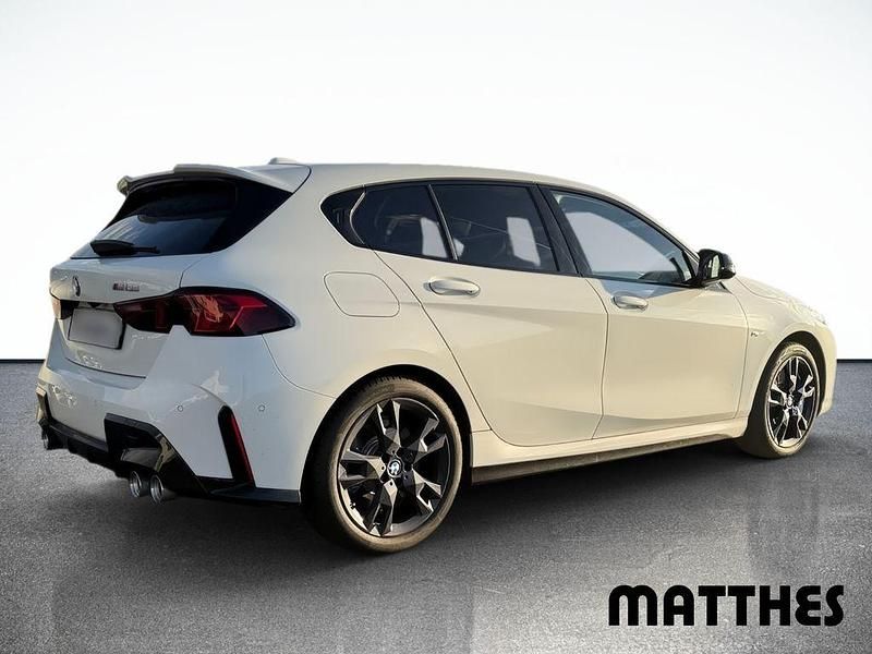 Gebraucht BMW M135 Efficient Dynamics 300 PS (220 kW) 2024 Weiss Kleinwagen