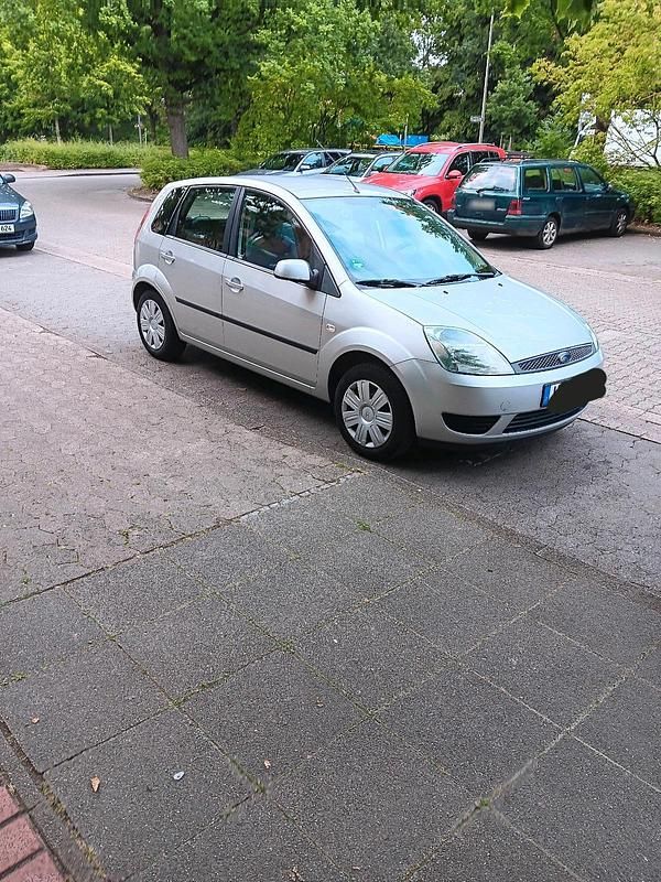 Gebraucht Ford Fiesta 75 PS (55 kW) 2005 Grau Kleinwagen