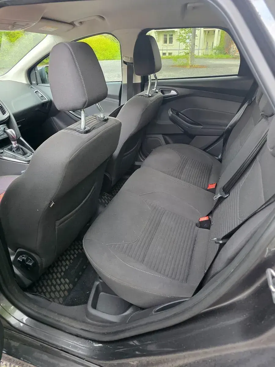 Usado Ford Focus ST-Line 182 CV (133 kW) 2015 Gris Familiar