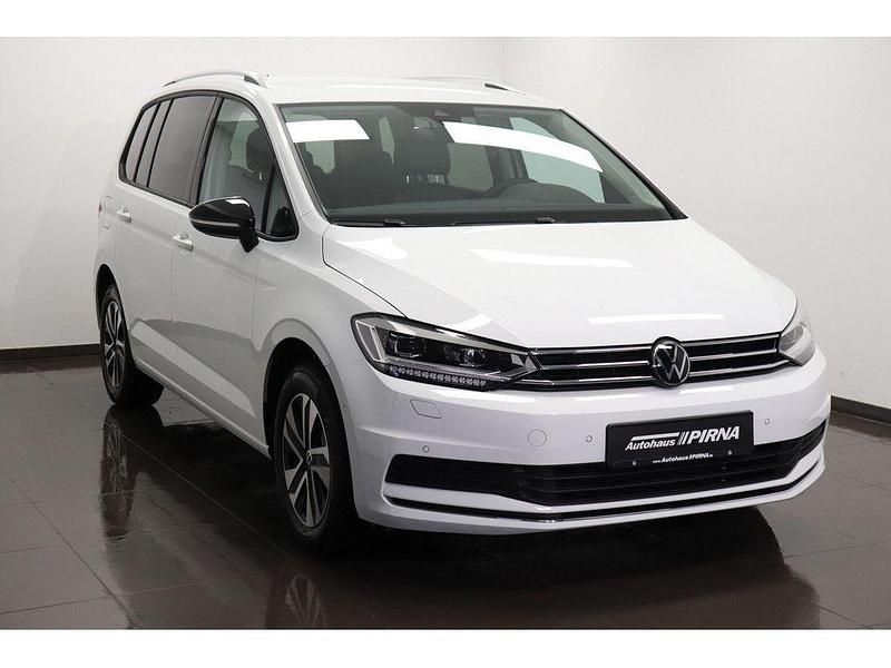 Gebraucht VW Touran 150 PS (110 kW) 2026 Weiß Van / Kleinbus