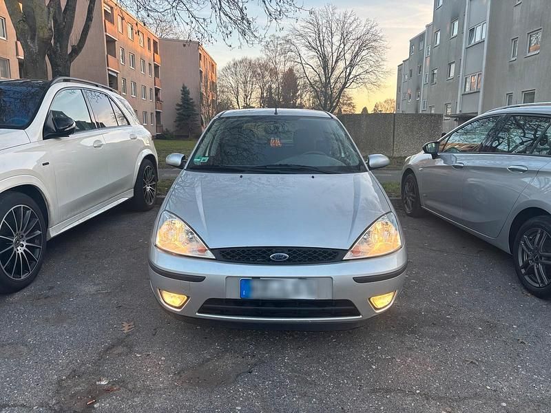 Gebraucht Ford Focus 115 PS (84 kW) 2002 Silber Kleinwagen