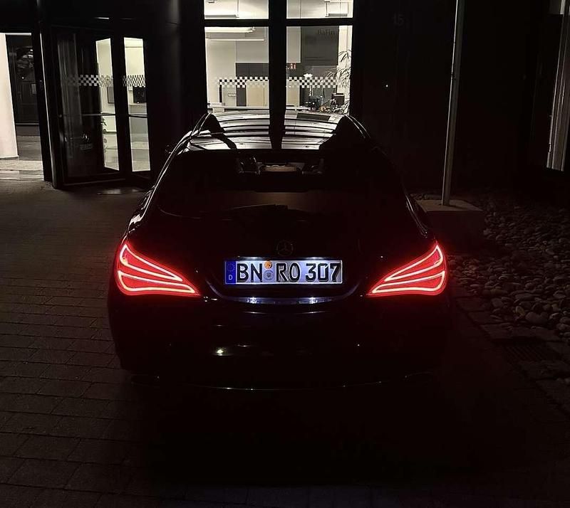 Gebraucht Mercedes CLA180 122 PS (89 kW) 2015 Schwarz Limousine