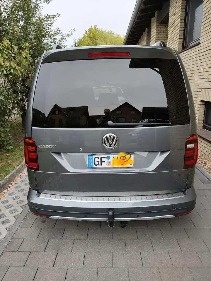 Second-hand VW Caddy 131 CP (96 kW) 2020 Gri Monovolum