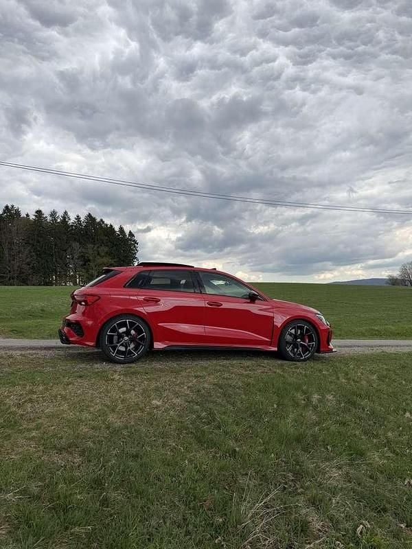 Second-hand Audi RS3 400 CP (294 kW) 2023 Roșu Berlinǎ