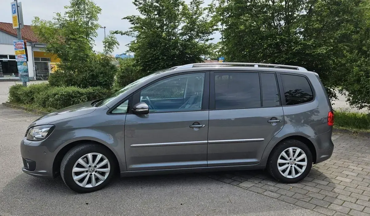 Gebraucht VW Touran Highline 140 PS (102 kW) 2014 Grau Van / Kleinbus
