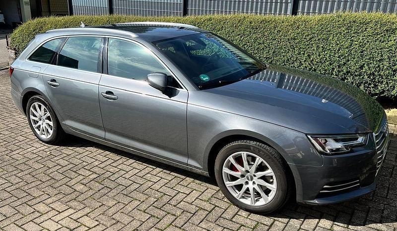 Grau Gebraucht 2018 Audi A4 Sport Kombi | 22.000 € (Fairer Preis) - Bild 1/4