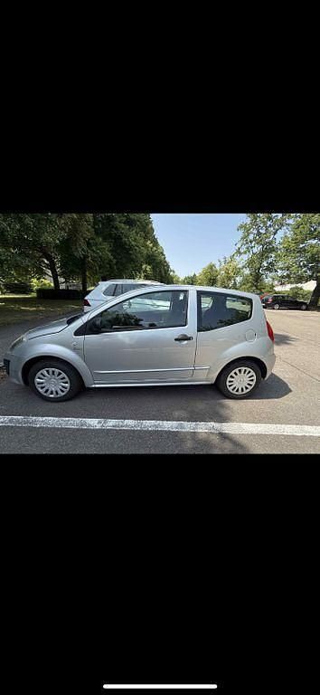 Grau Gebraucht 2009 Citroën C2 Tonic Kleinwagen | 2.100 € (Fairer Preis) - Bild 1/4