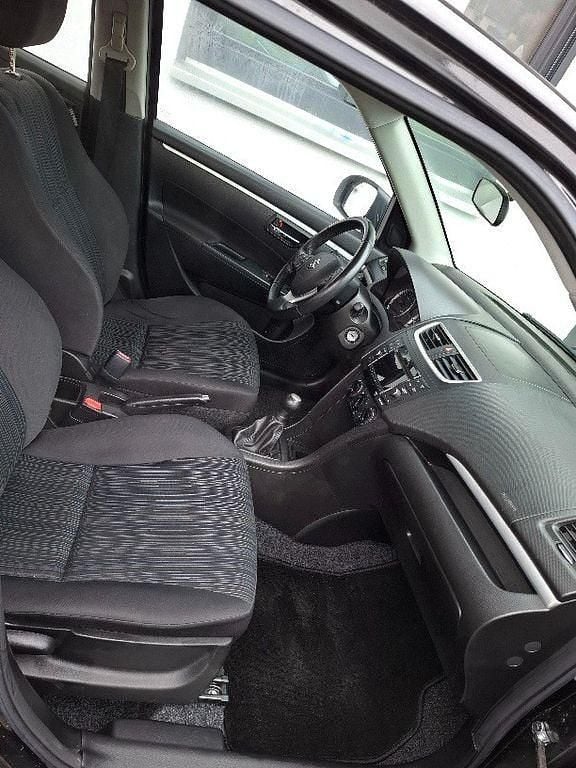 Gebraucht Suzuki Swift Comfort 94 PS (69 kW) 2015 Schwarz Kleinwagen