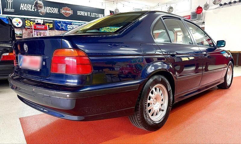 Używany BMW 520 150 KM (110 kW) 1999 Niebieski Sedan/Limuzyna