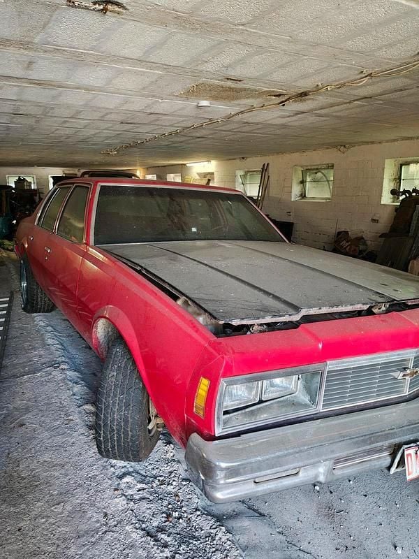 Rot Gebraucht 1979 Chevrolet Impala Limousine | 5.500 € - Bild 1/4