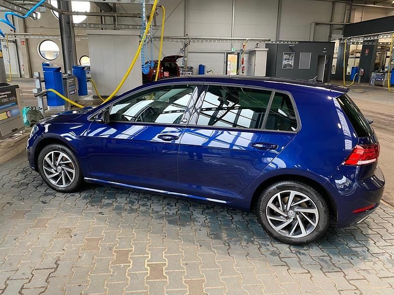 Gebraucht VW Golf VII 125 PS (91 kW) 2017 Blau Kleinwagen
