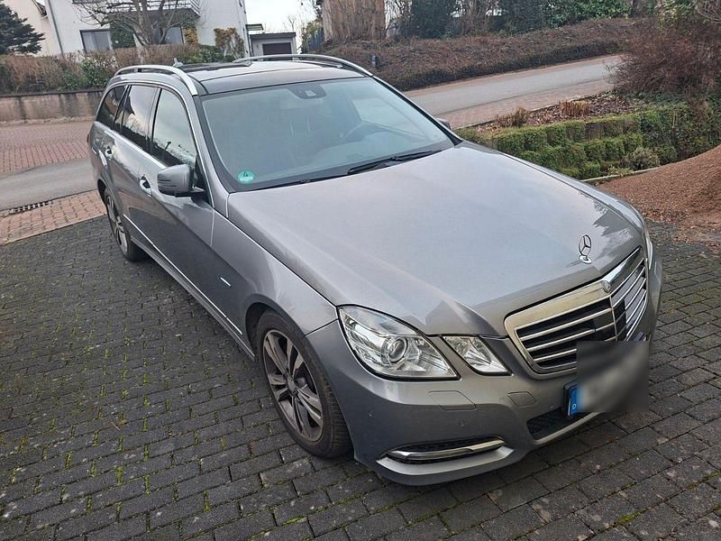 Gebraucht Mercedes E350 Avantgarde 265 PS (194 kW) 2011 Grau Kombi