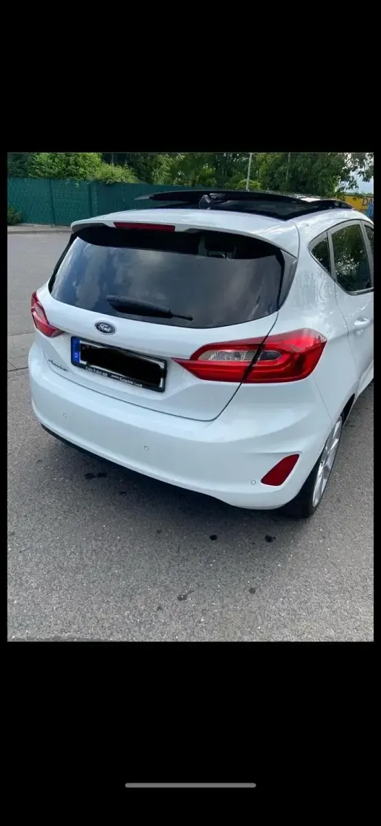 Gebraucht Ford Fiesta Titanium 101 PS (74 kW) 2017 Weiß Kleinwagen