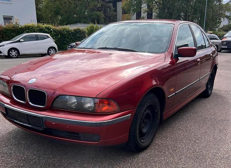 Rot Gebraucht 1999 BMW 520 Limousine | 1.100 € (Superpreis) - Bild 1/4