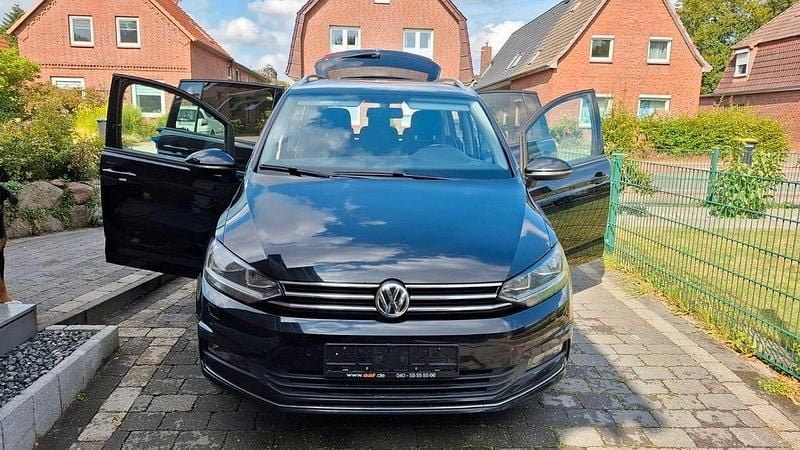 Schwarz Gebraucht 2019 VW Touran Join Van / Kleinbus | 13.000 € (Guter Preis) - Bild 1/4