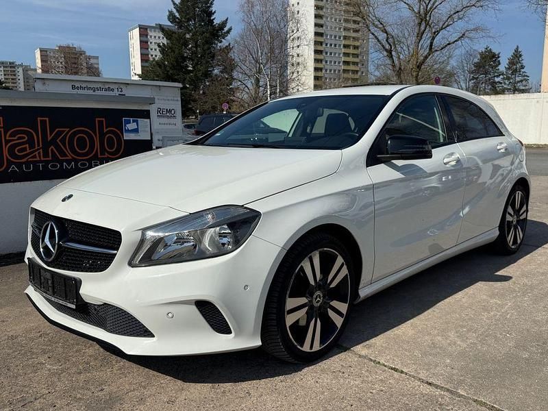Gebraucht Mercedes A180 122 PS (89 kW) 2017 Weiß Limousine