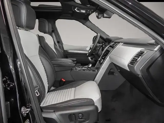 Gebraucht Land Rover Discovery 5 SE Dynamic 300 PS (220 kW) 2025 Manufacturer SUV