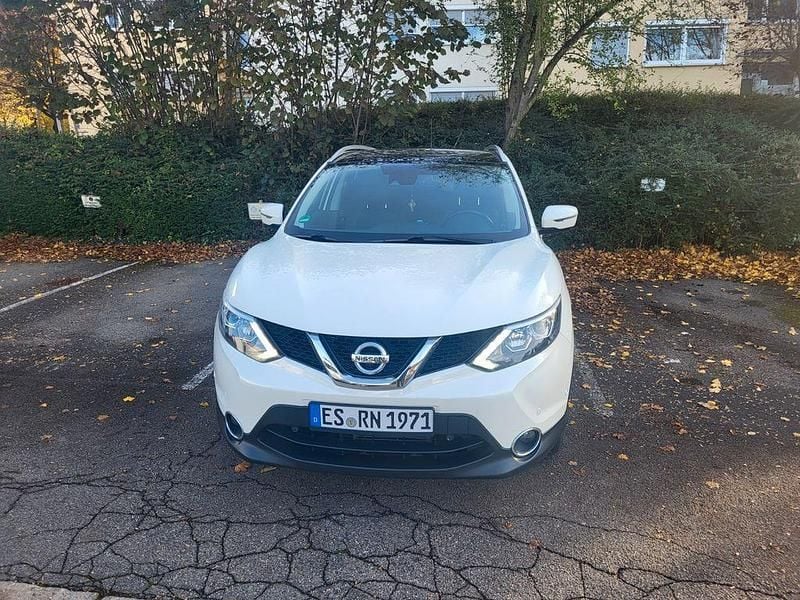 Weiß Gebraucht 2016 Nissan Qashqai Tekna SUV | 12.900 € (Fairer Preis) - Bild 1/4
