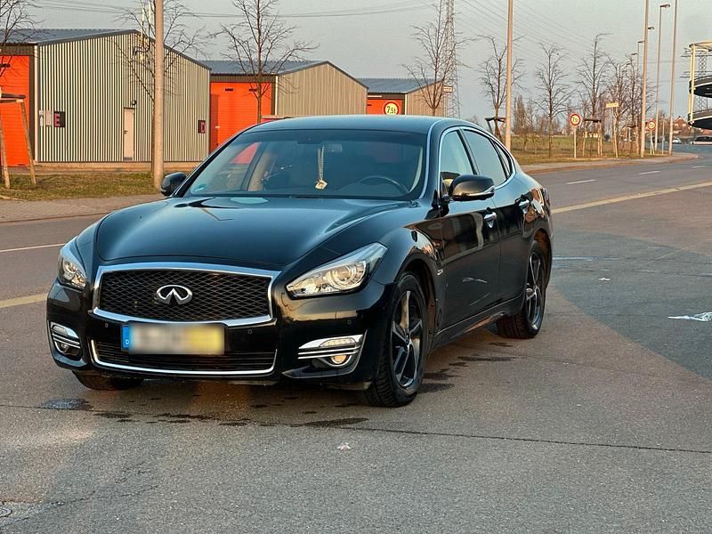 Schwarz Gebraucht 2016 Infiniti Q70 Limousine | 11.500 € - Bild 1/4