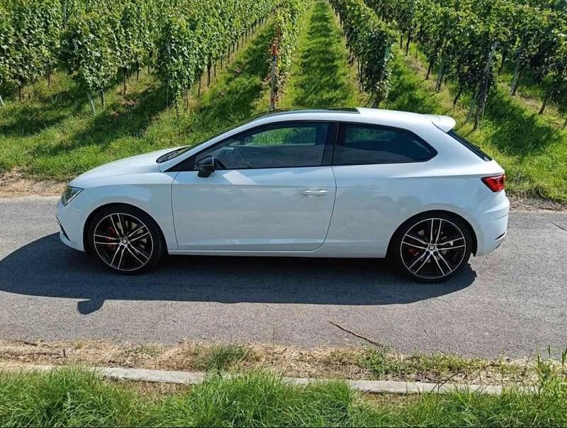 Weiß Gebraucht 2017 Seat Leon SC Kleinwagen | 17.500 € - Bild 1/4
