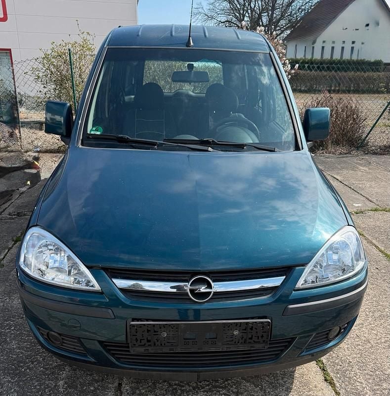 Second-hand Opel Combo 93 CP (68 kW) 2009 Verde Monovolum