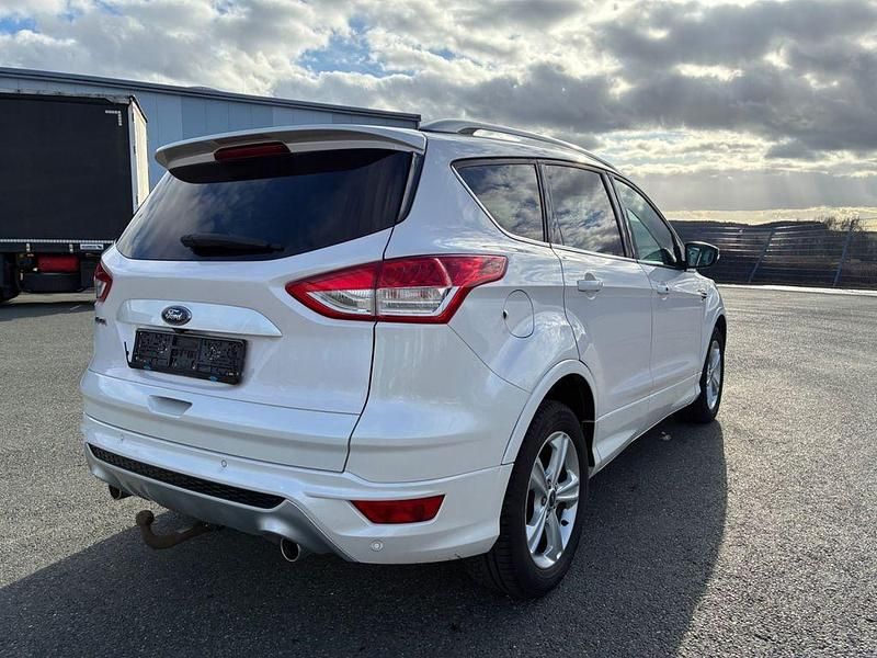 Gebraucht Ford Kuga Individual 163 PS (119 kW) 2014 Weiß SUV