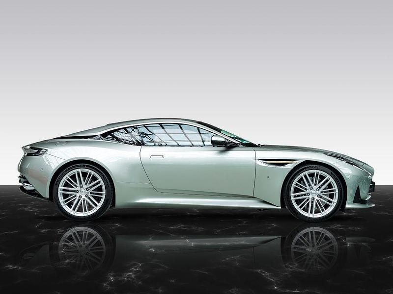 Neu Aston Martin DB12 680 PS (500 kW) 2025 Silber