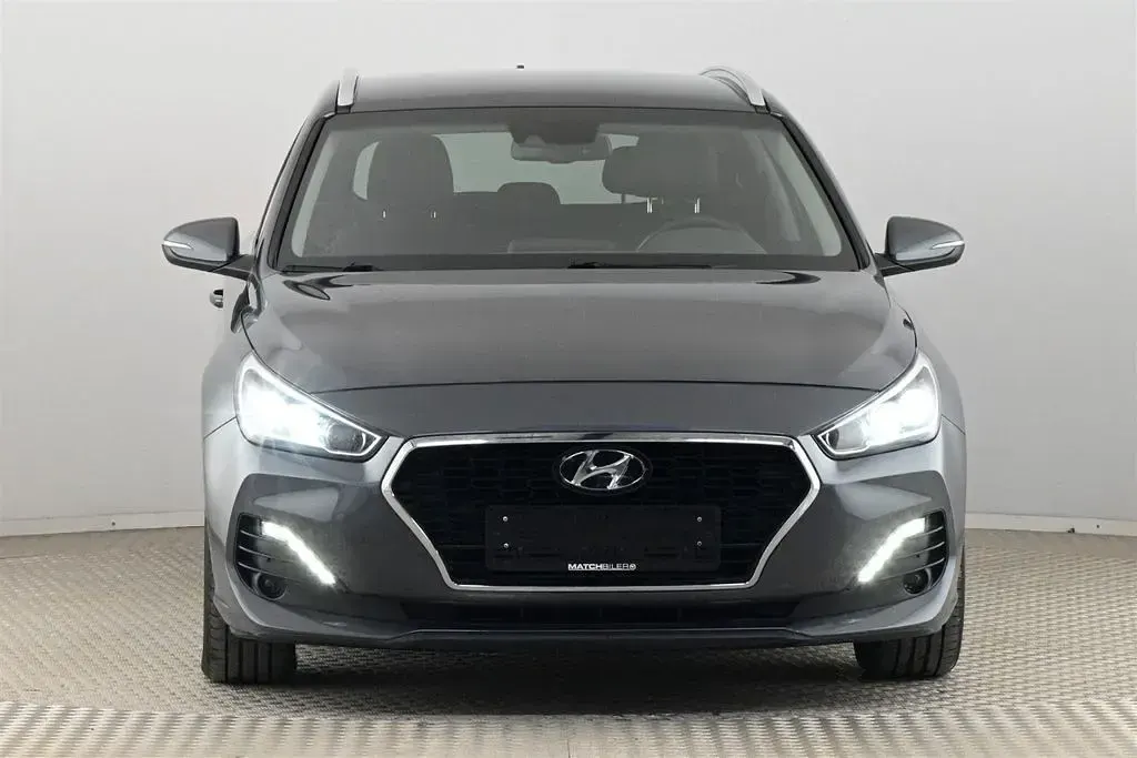 Gebraucht Hyundai i30 Premium 140 PS (102 kW) 2019 Silber Kombi