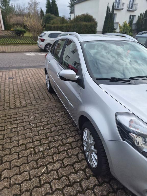 Gebraucht Renault Clio II Luxe 111 PS (81 kW) 2011 Silber Limousine