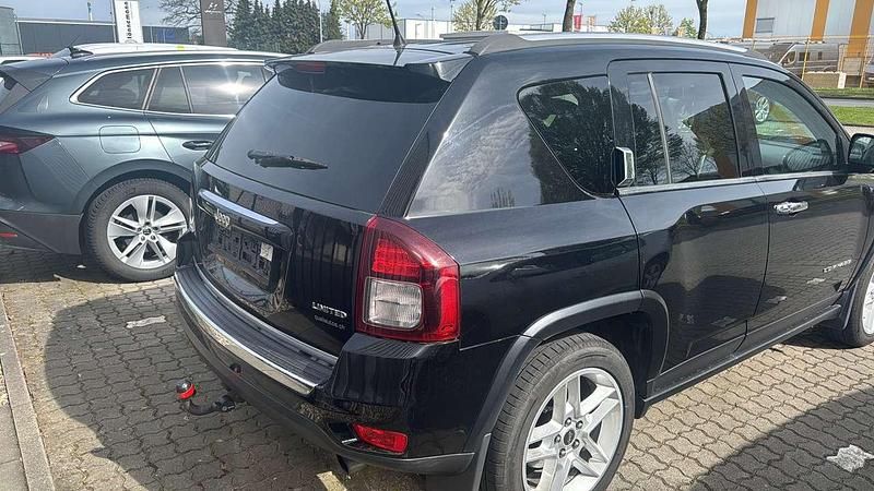 Usado Jeep Compass 163 HP (119 kW) 2013 Preto SUV